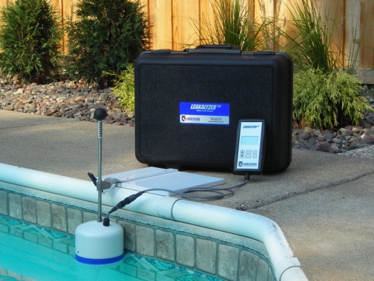 Leak detection Equipment for a swimming pool leak detection